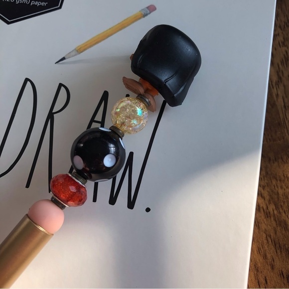 Disney Doorables: Lilo & Stitch: Lilo in swimsuit handmade beaded pen - Picture 3 of 3